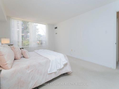 214-1200 Don Mills Rd, Toronto, ON - Indoor Photo Showing Bedroom