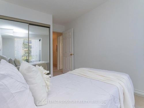 214-1200 Don Mills Rd, Toronto, ON - Indoor Photo Showing Bedroom