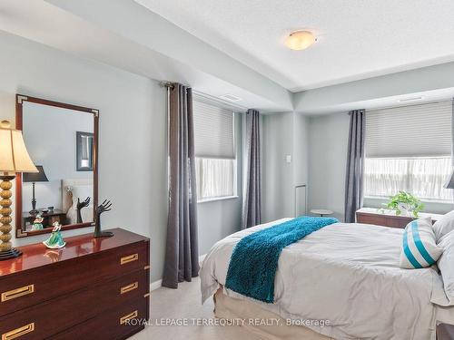 201-1801 Bayview Ave, Toronto, ON - Indoor Photo Showing Bedroom