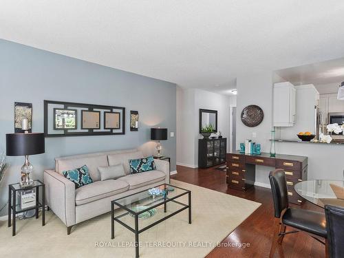 201-1801 Bayview Ave, Toronto, ON - Indoor Photo Showing Living Room