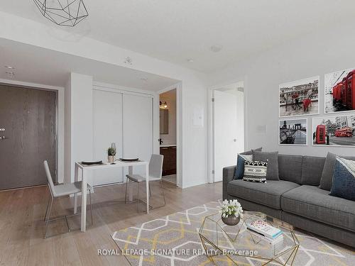 1921-36 Lisgar St E, Toronto, ON - Indoor Photo Showing Living Room