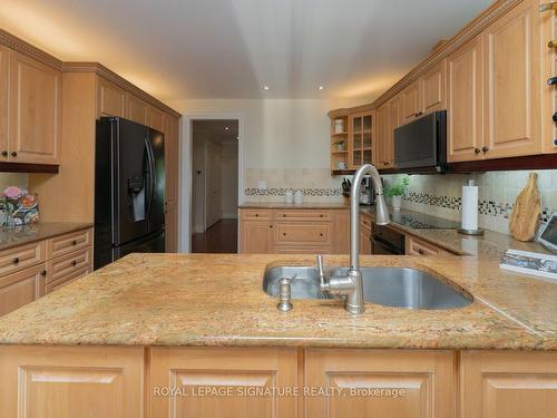 14 West Hill Dr, Toronto, ON - Indoor Photo Showing Kitchen