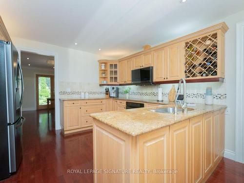 14 West Hill Dr, Toronto, ON - Indoor Photo Showing Kitchen