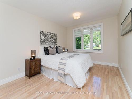 14 West Hill Dr, Toronto, ON - Indoor Photo Showing Bedroom