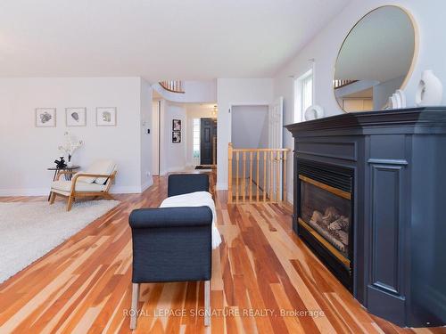 53 Bar Harbour Sq, Toronto, ON - Indoor Photo Showing Living Room With Fireplace