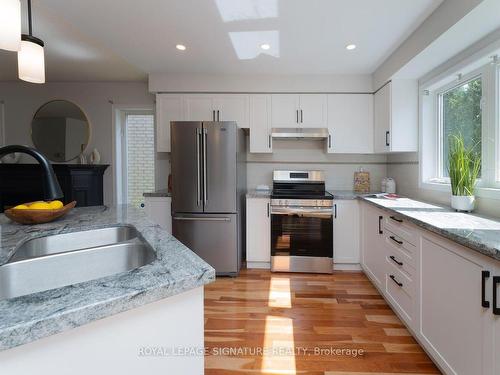 53 Bar Harbour Sq, Toronto, ON - Indoor Photo Showing Kitchen With Stainless Steel Kitchen With Double Sink With Upgraded Kitchen