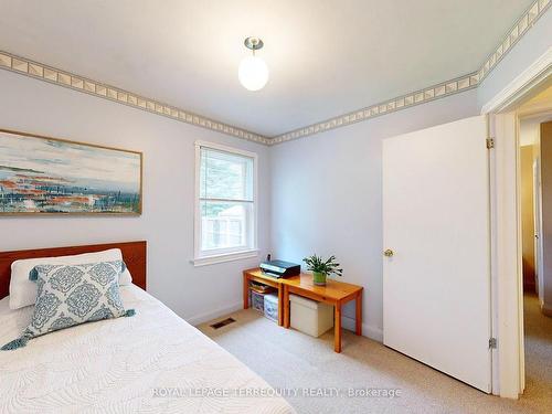 35 Gardens Cres, Toronto, ON - Indoor Photo Showing Bedroom