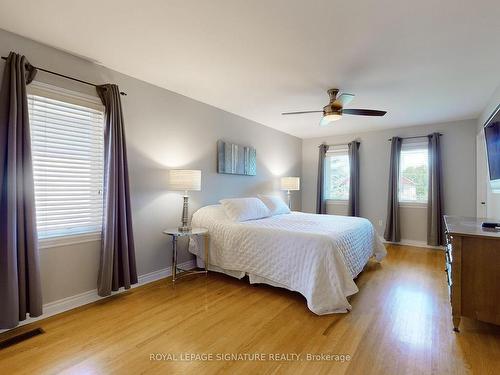 81 Garden Ave, Richmond Hill, ON - Indoor Photo Showing Bedroom