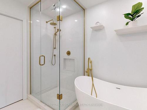 81 Garden Ave, Richmond Hill, ON - Indoor Photo Showing Bathroom