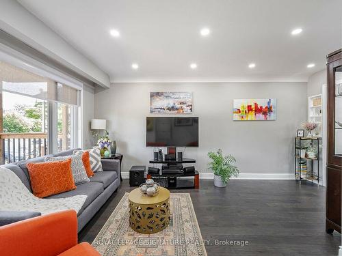 590 Appleby Line, Burlington, ON - Indoor Photo Showing Living Room