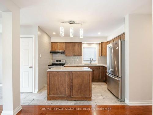 1-71 Redwater Dr, Toronto, ON - Indoor Photo Showing Kitchen