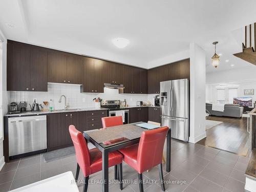 555 Mermaid Cres, Mississauga, ON - Indoor Photo Showing Kitchen With Upgraded Kitchen