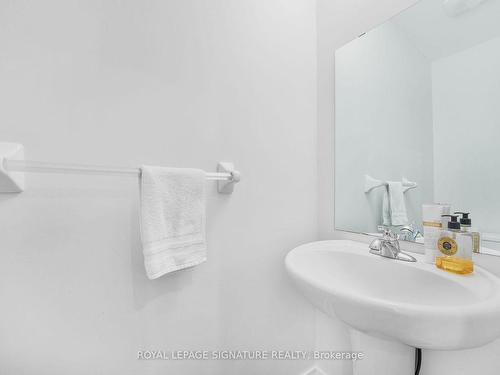 555 Mermaid Cres, Mississauga, ON - Indoor Photo Showing Bathroom