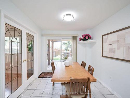 4674 Drakestone Cres, Mississauga, ON - Indoor Photo Showing Dining Room