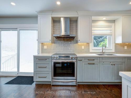 4450 Glen Erin Dr, Mississauga, ON - Indoor Photo Showing Kitchen With Double Sink With Upgraded Kitchen