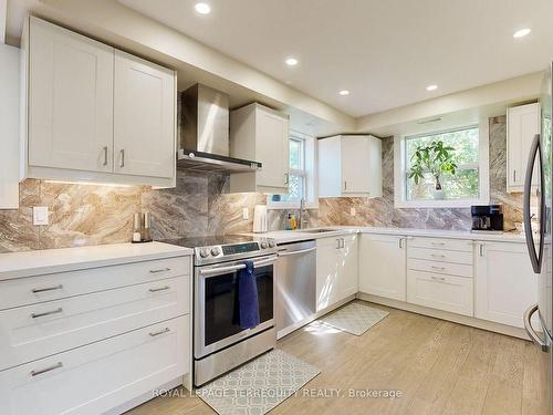 3970 Bloor St W, Toronto, ON - Indoor Photo Showing Kitchen With Upgraded Kitchen