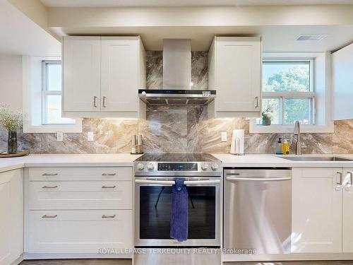 3970 Bloor St W, Toronto, ON - Indoor Photo Showing Kitchen With Upgraded Kitchen