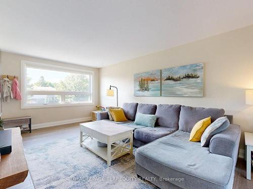 3970 Bloor St W, Toronto, ON - Indoor Photo Showing Living Room