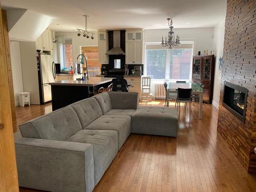 Salon - 310 Av. Monmouth, Mont-Royal, QC - Indoor Photo Showing Living Room With Fireplace