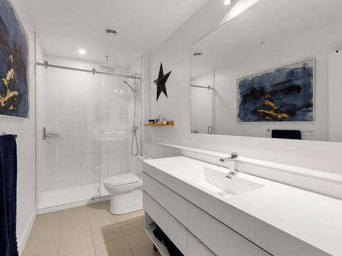 Salle de bains attenante Ã  la CCP - 211-6 Av. Donegani, Pointe-Claire, QC - Indoor Photo Showing Bathroom