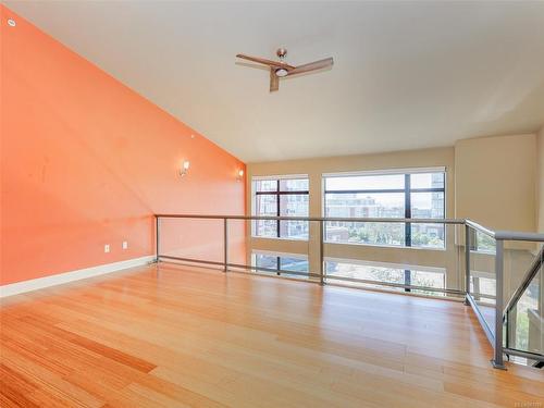 412-455 Sitkum Rd, Victoria, BC - Indoor Photo Showing Bedroom