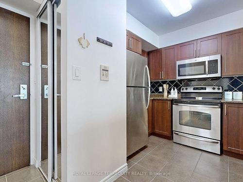 2202-335 Rathburn Rd W, Mississauga, ON - Indoor Photo Showing Kitchen