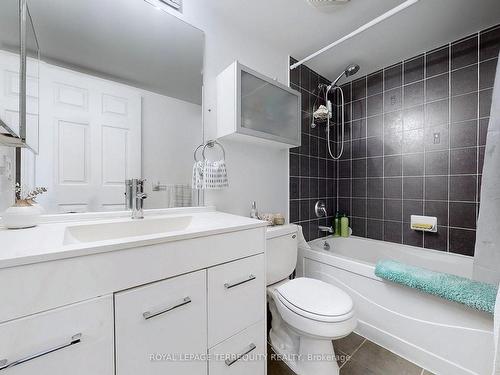 2202-335 Rathburn Rd W, Mississauga, ON - Indoor Photo Showing Bathroom