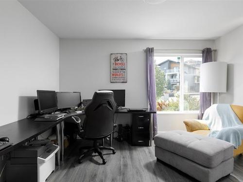 1140 Goldfinch Place, Kelowna, BC - Indoor Photo Showing Office