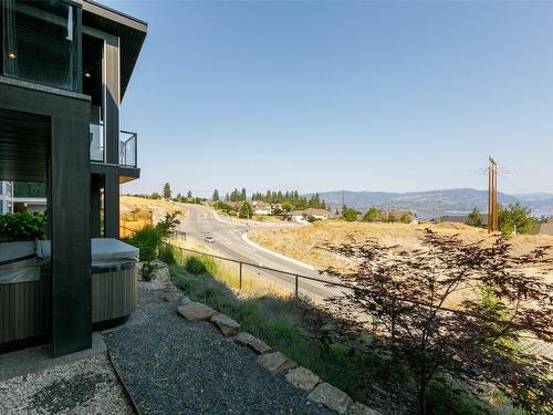 1140 Goldfinch Place, Kelowna, BC - Outdoor With View