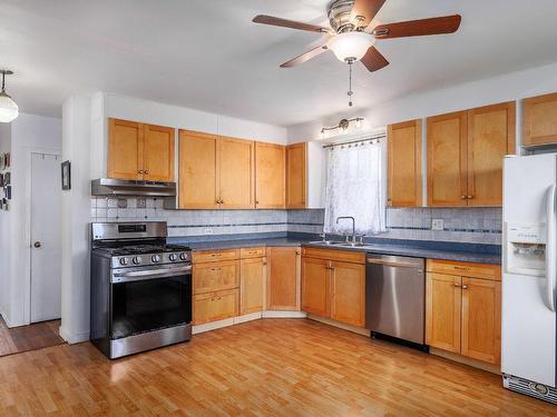 732 Morrison Avenue, Kelowna, BC - Indoor Photo Showing Kitchen With Double Sink