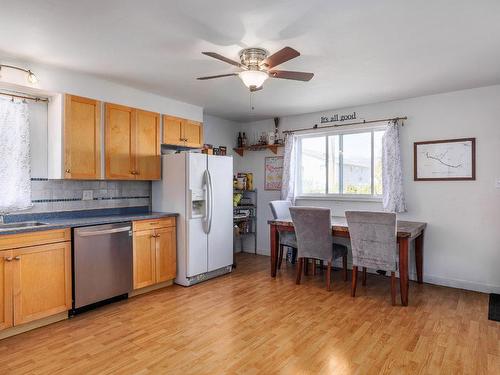 732 Morrison Avenue, Kelowna, BC - Indoor Photo Showing Kitchen