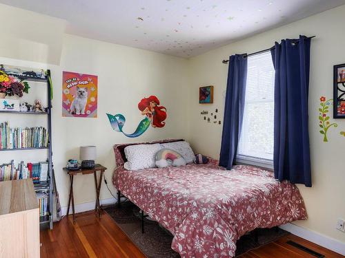 732 Morrison Avenue, Kelowna, BC - Indoor Photo Showing Bedroom