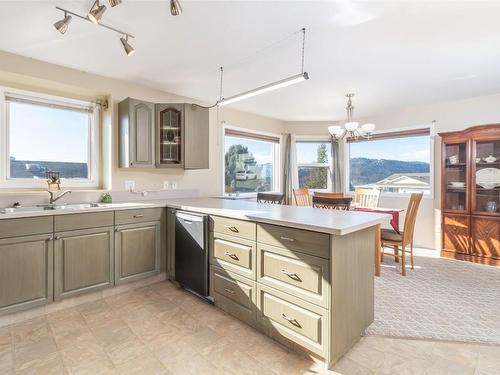 50-6400 Spencer Road, Kelowna, BC - Indoor Photo Showing Kitchen With Double Sink