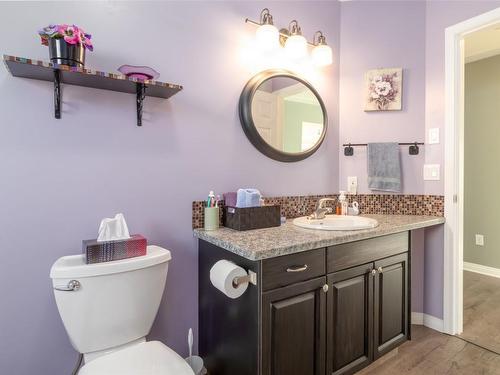 50-6400 Spencer Road, Kelowna, BC - Indoor Photo Showing Bathroom