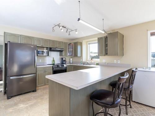 50-6400 Spencer Road, Kelowna, BC - Indoor Photo Showing Kitchen