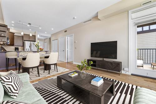 1312-3833 Brown Road, West Kelowna, BC - Indoor Photo Showing Living Room