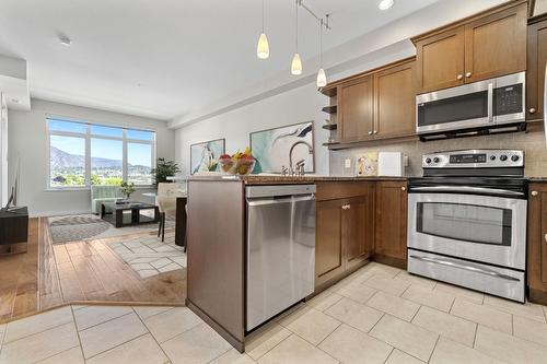 1312-3833 Brown Road, West Kelowna, BC - Indoor Photo Showing Kitchen With Stainless Steel Kitchen