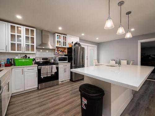 4067 Yellowhead Highway, Kamloops, BC - Indoor Photo Showing Kitchen With Upgraded Kitchen