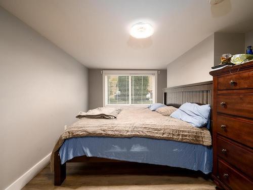 4067 Yellowhead Highway, Kamloops, BC - Indoor Photo Showing Bedroom