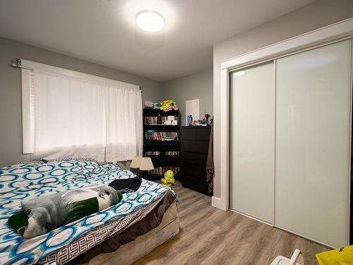 4067 Yellowhead Highway, Kamloops, BC - Indoor Photo Showing Bedroom