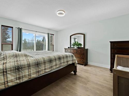 880 Heather Road, Clearwater, BC - Indoor Photo Showing Bedroom