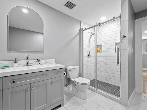 880 Heather Road, Clearwater, BC - Indoor Photo Showing Bathroom