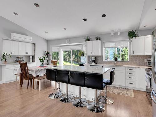 880 Heather Road, Clearwater, BC - Indoor Photo Showing Kitchen With Upgraded Kitchen