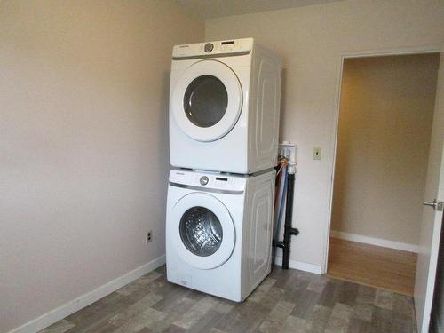 1525 Garcia Street, Merritt, BC - Indoor Photo Showing Laundry Room
