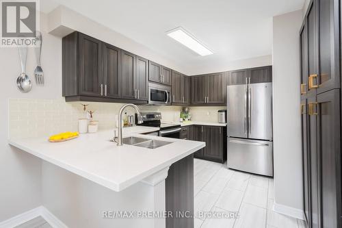 7 Cedargrove Road, Caledon, ON - Indoor Photo Showing Kitchen With Double Sink