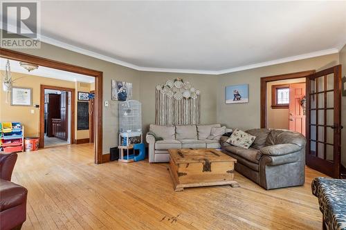 246 Kathleen Avenue, Sarnia, ON - Indoor Photo Showing Living Room