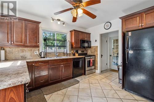 246 Kathleen Avenue, Sarnia, ON - Indoor Photo Showing Kitchen With Double Sink