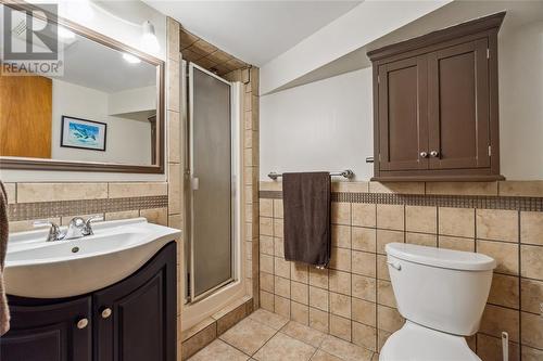 246 Kathleen Avenue, Sarnia, ON - Indoor Photo Showing Bathroom