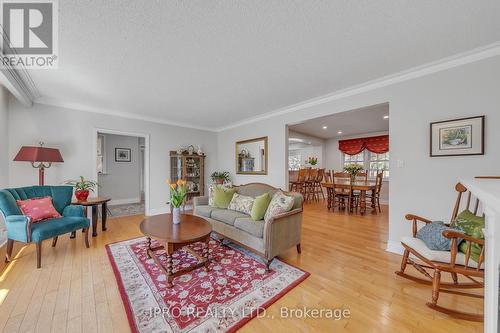 44 Rodcliff Road, New Tecumseth, ON - Indoor Photo Showing Living Room