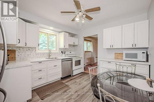 394 Concession 5 W, Hamilton, ON - Indoor Photo Showing Kitchen